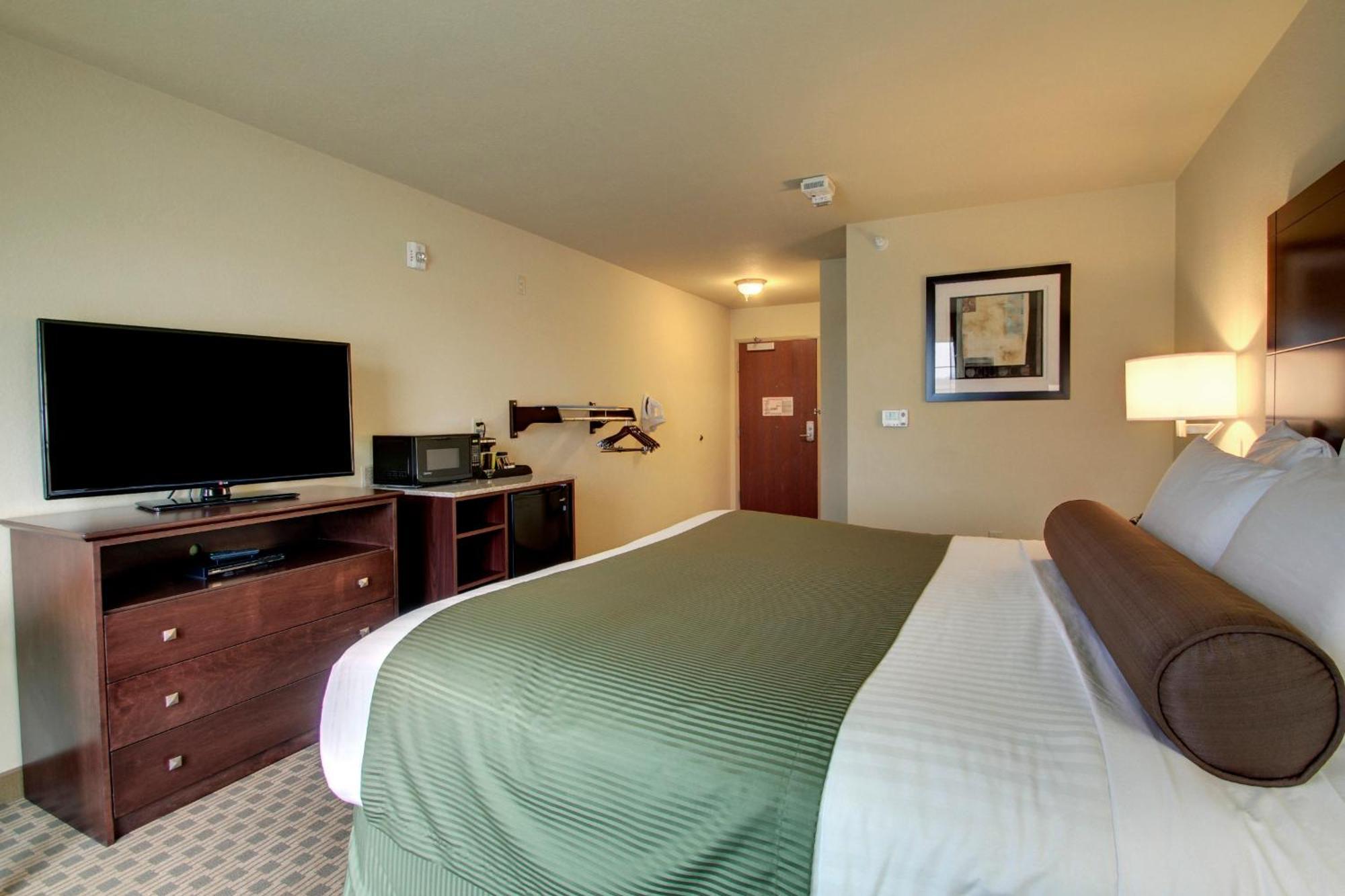 Cobblestone Inn & Suites - Avoca Exterior photo