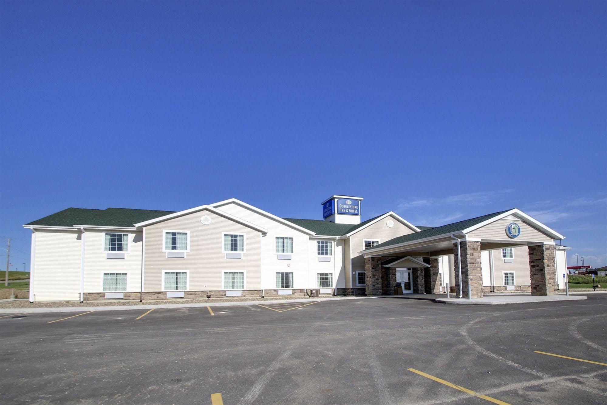 Cobblestone Inn & Suites - Avoca Exterior photo